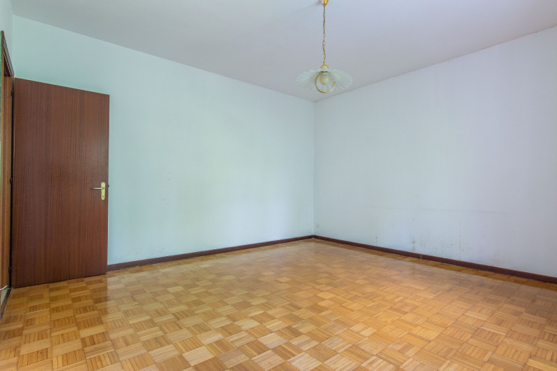 Appartamento sito al secondo piano e dotato di ascensore.
L’immobile è composto da un ingresso, s...