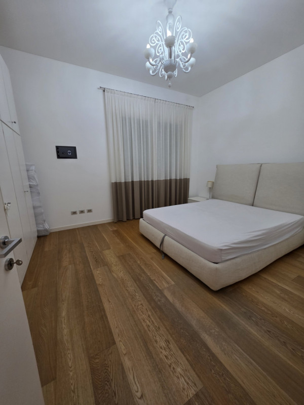 Nel prestigioso contesto del Centro Storico di Padova, proponiamo in affitto un elegante appartam...