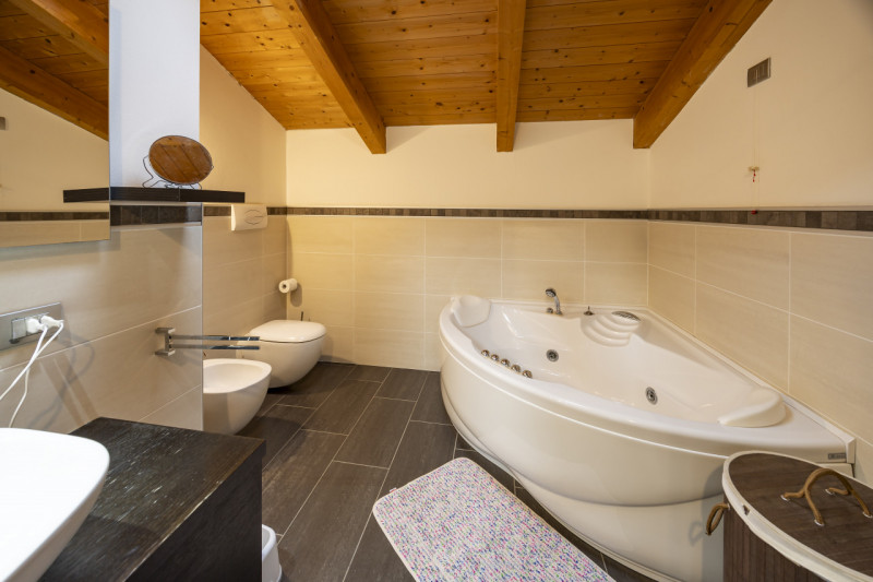 Porzione di recente costruzione ubicata a San Vito di Vigonza in un contesto immerso nel verde e ...