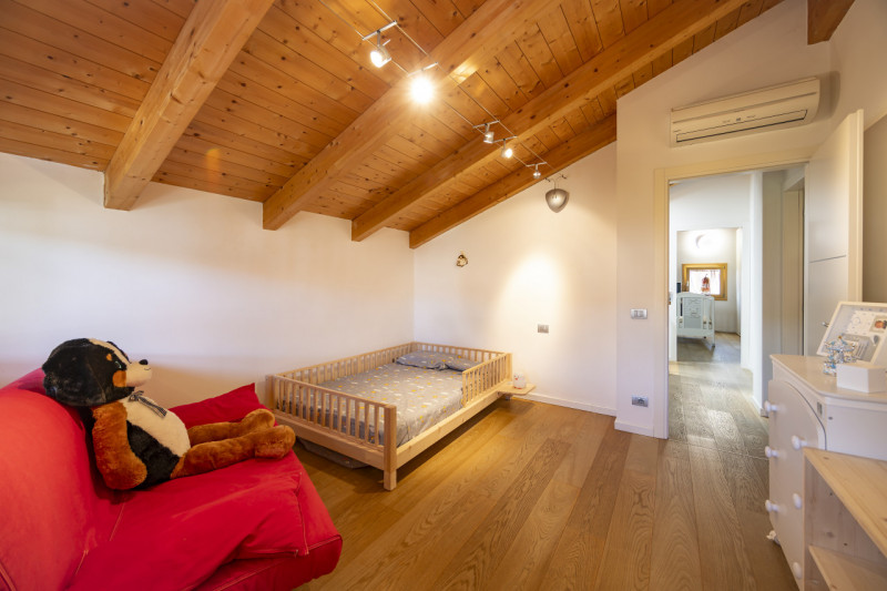 Porzione di recente costruzione ubicata a San Vito di Vigonza in un contesto immerso nel verde e ...