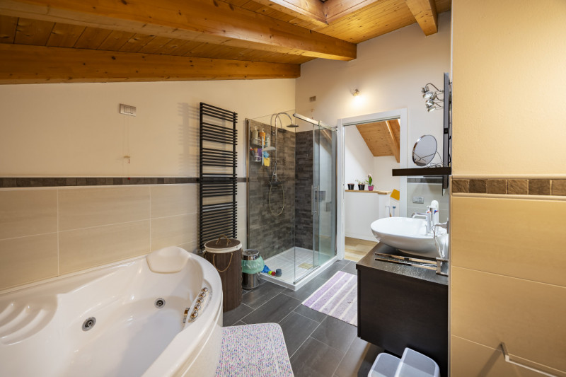 Porzione di recente costruzione ubicata a San Vito di Vigonza in un contesto immerso nel verde e ...