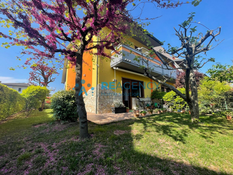 In una delle zone più tranquille e residenziali di Altavilla Vicentina, proponiamo in vendita que...