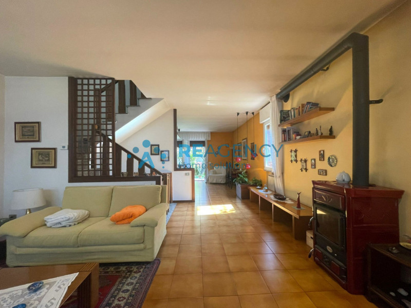 In una delle zone più tranquille e residenziali di Altavilla Vicentina, proponiamo in vendita que...