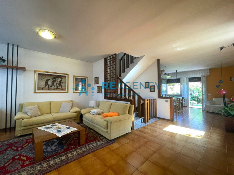 In una delle zone più tranquille e residenziali di Altavilla Vicentina, proponiamo in vendita que...