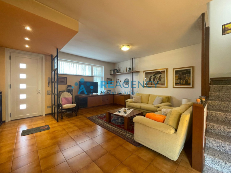 In una delle zone più tranquille e residenziali di Altavilla Vicentina, proponiamo in vendita que...