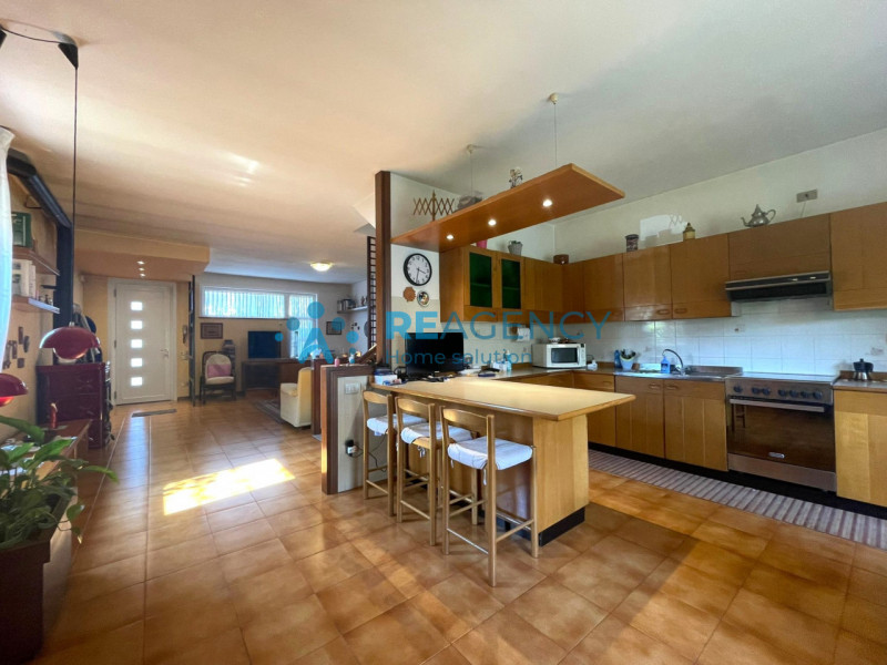 In una delle zone più tranquille e residenziali di Altavilla Vicentina, proponiamo in vendita que...