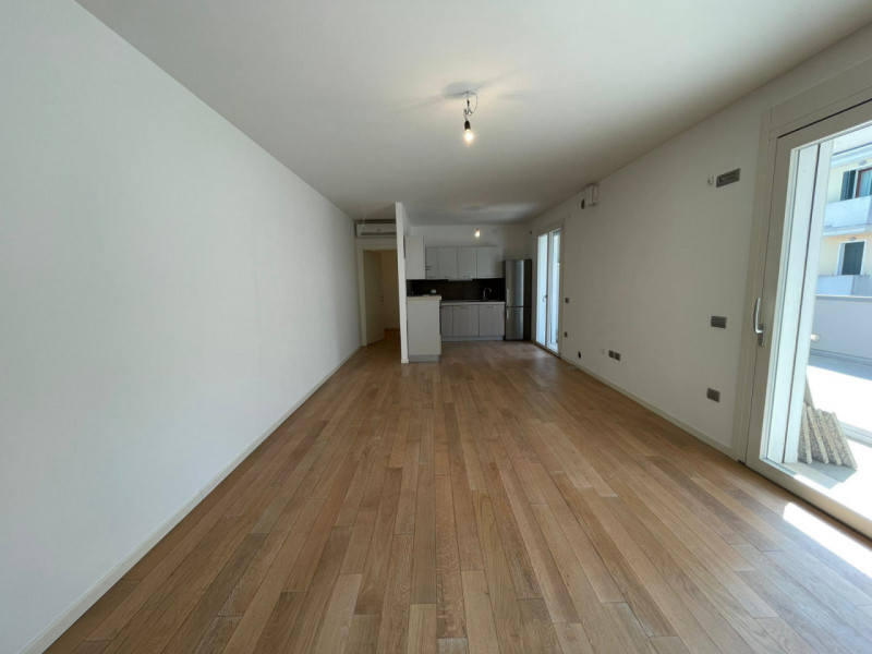 SAN BONAVENTURA – In posizione strategica e comoda a tutti i principali servizi, proponiamo in ve...