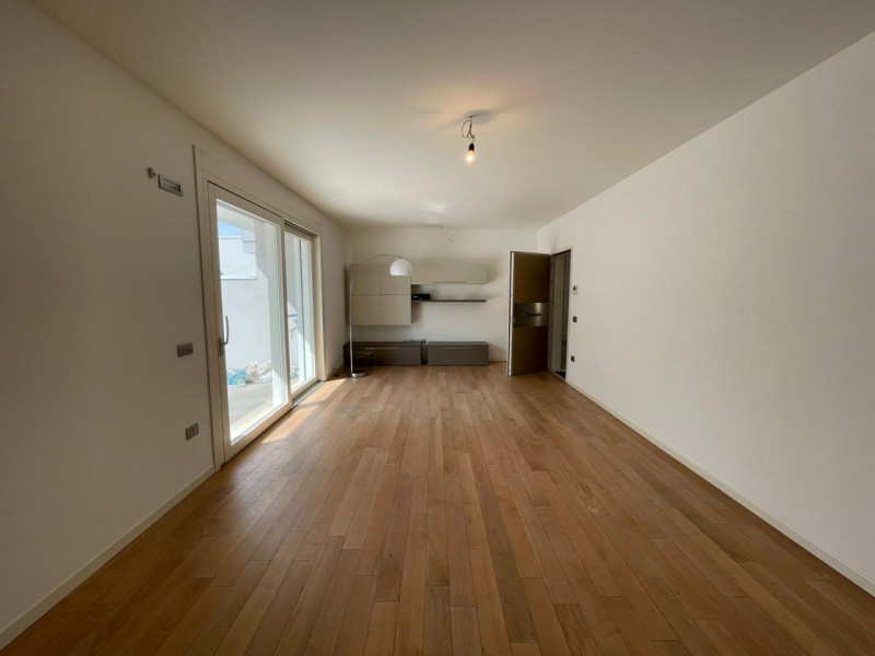 SAN BONAVENTURA – In posizione strategica e comoda a tutti i principali servizi, proponiamo in ve...