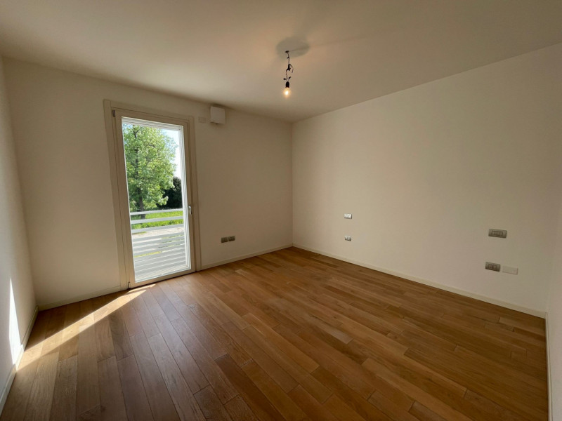 SAN BONAVENTURA – In posizione strategica e comoda a tutti i principali servizi, proponiamo in ve...