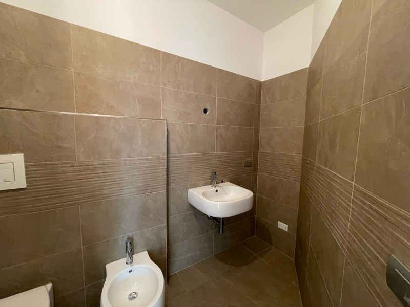 SAN BONAVENTURA – In posizione strategica e comoda a tutti i principali servizi, proponiamo in ve...