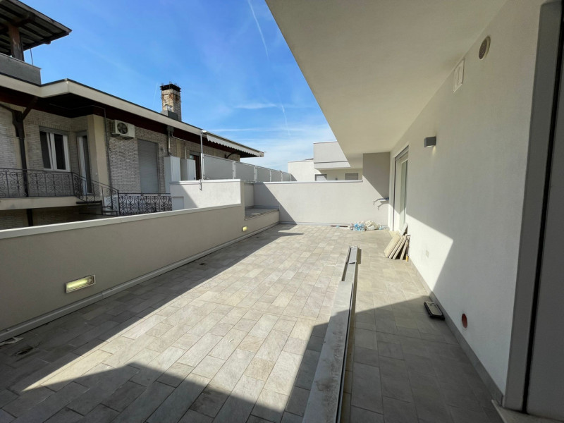 SAN BONAVENTURA – In posizione strategica e comoda a tutti i principali servizi, proponiamo in ve...