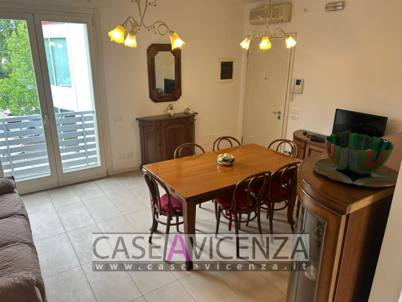 GRISIGNANO CENTRO - APPARTAMENTO ANCHE PER LAVORATORI - AFFITTIAMO Appartamento con 4 posti letto...