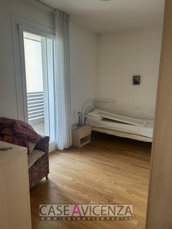 GRISIGNANO CENTRO - APPARTAMENTO PER LAVORATORI - AFFITTIAMO Appartamento con 4 posti letto, comp...