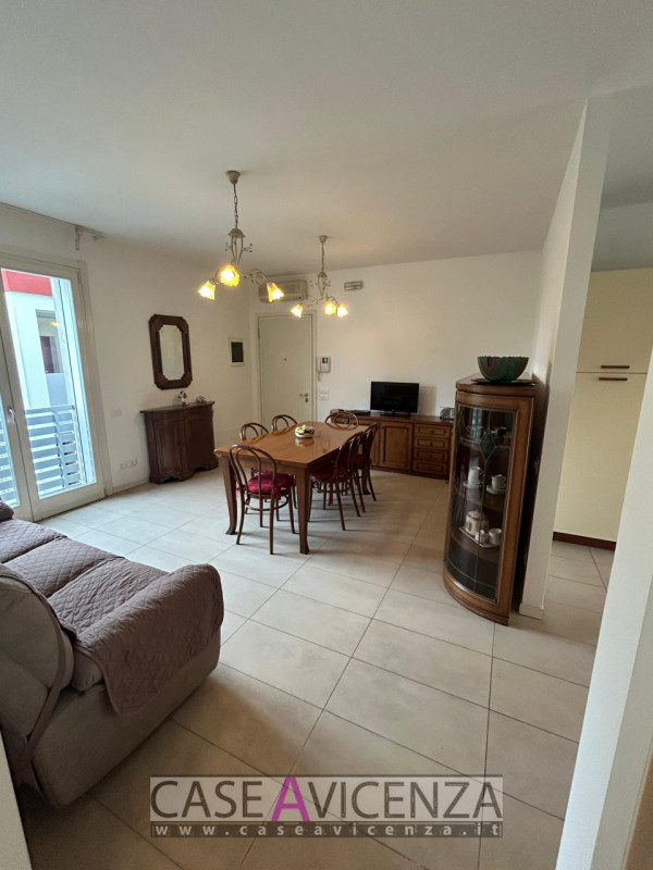 GRISIGNANO CENTRO - APPARTAMENTO ANCHE PER LAVORATORI - AFFITTIAMO Appartamento con 4 posti letto...