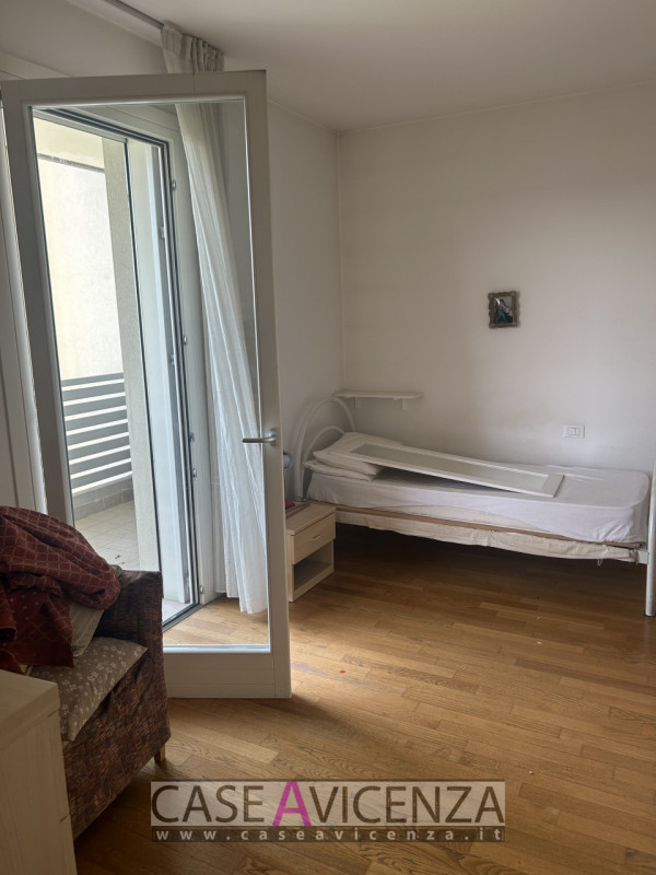 GRISIGNANO CENTRO - APPARTAMENTO PER LAVORATORI - AFFITTIAMO Appartamento con 4 posti letto, comp...