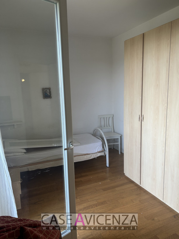 GRISIGNANO CENTRO - APPARTAMENTO PER LAVORATORI - AFFITTIAMO Appartamento con 4 posti letto, comp...