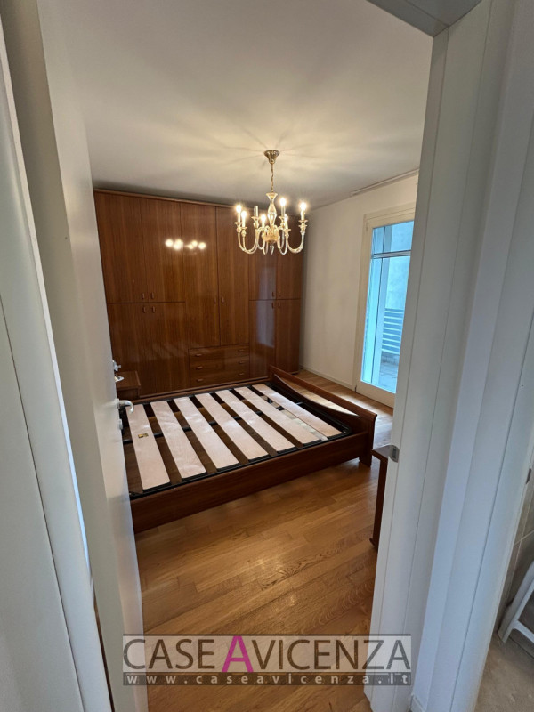 GRISIGNANO CENTRO - APPARTAMENTO ANCHE PER LAVORATORI - AFFITTIAMO Appartamento con 4 posti letto...