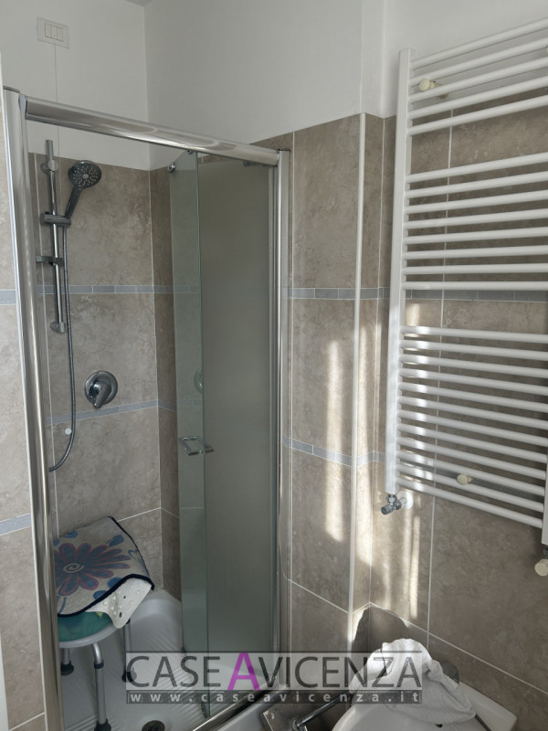 GRISIGNANO CENTRO - APPARTAMENTO PER LAVORATORI - AFFITTIAMO Appartamento con 4 posti letto, comp...