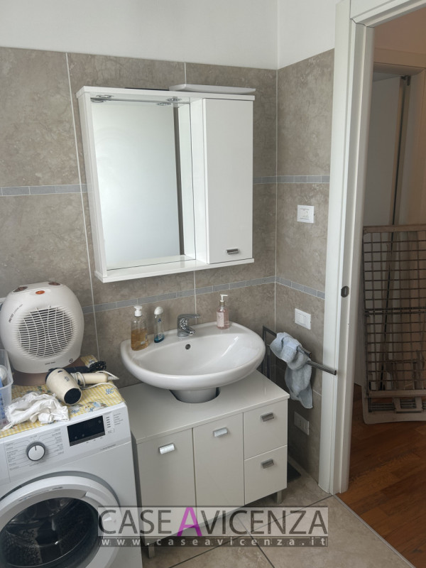 GRISIGNANO CENTRO - APPARTAMENTO PER LAVORATORI - AFFITTIAMO Appartamento con 4 posti letto, comp...