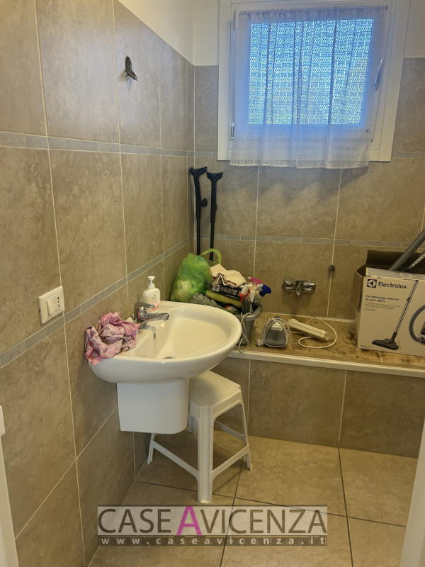 GRISIGNANO CENTRO - APPARTAMENTO PER LAVORATORI - AFFITTIAMO Appartamento con 4 posti letto, comp...