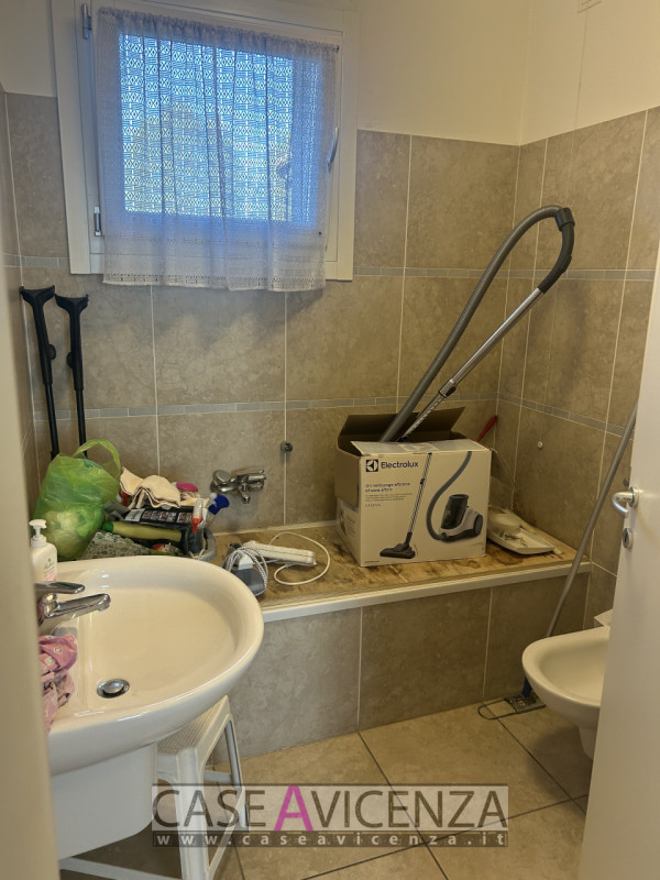 GRISIGNANO CENTRO - APPARTAMENTO PER LAVORATORI - AFFITTIAMO Appartamento con 4 posti letto, comp...