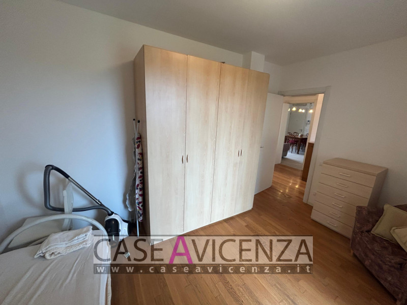 GRISIGNANO CENTRO - APPARTAMENTO ANCHE PER LAVORATORI - AFFITTIAMO Appartamento con 4 posti letto...