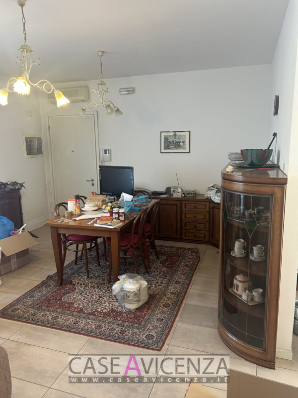 GRISIGNANO CENTRO - APPARTAMENTO PER LAVORATORI - AFFITTIAMO Appartamento con 4 posti letto, comp...