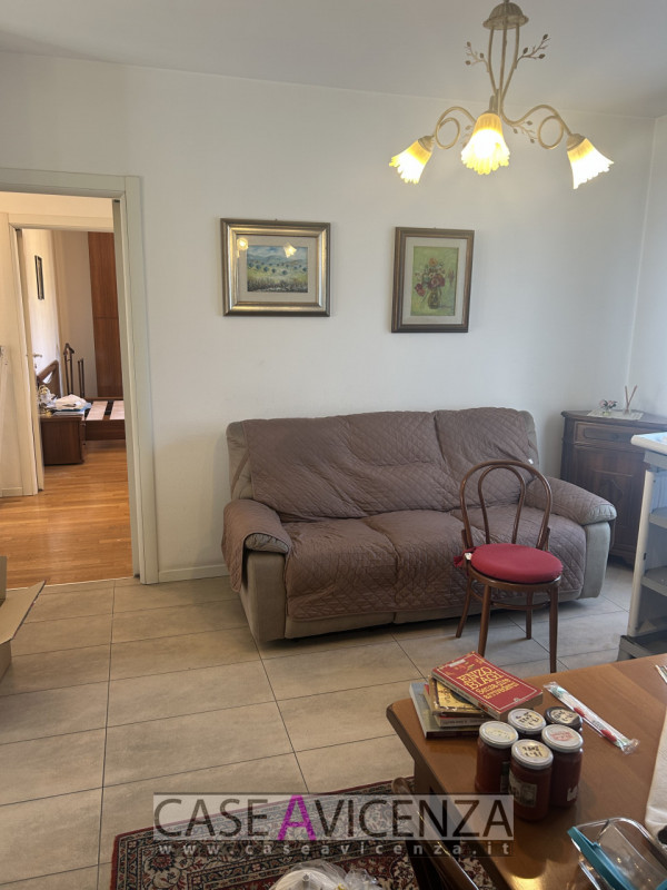 GRISIGNANO CENTRO - APPARTAMENTO PER LAVORATORI - AFFITTIAMO Appartamento con 4 posti letto, comp...