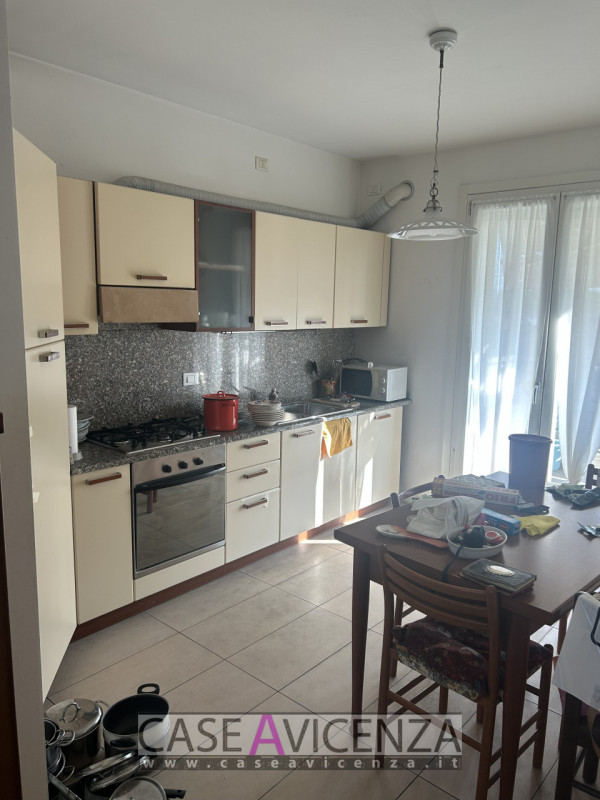 GRISIGNANO CENTRO - APPARTAMENTO PER LAVORATORI - AFFITTIAMO Appartamento con 4 posti letto, comp...