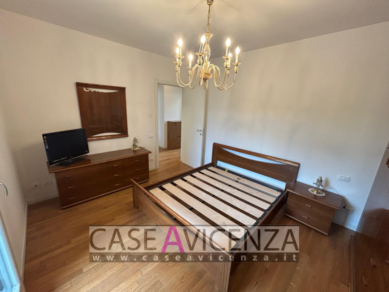GRISIGNANO CENTRO - APPARTAMENTO ANCHE PER LAVORATORI - AFFITTIAMO Appartamento con 4 posti letto...