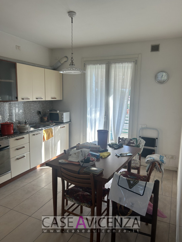 GRISIGNANO CENTRO - APPARTAMENTO PER LAVORATORI - AFFITTIAMO Appartamento con 4 posti letto, comp...