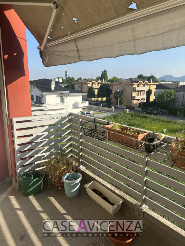 GRISIGNANO CENTRO - APPARTAMENTO PER LAVORATORI - AFFITTIAMO Appartamento con 4 posti letto, comp...