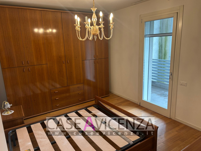 GRISIGNANO CENTRO - APPARTAMENTO ANCHE PER LAVORATORI - AFFITTIAMO Appartamento con 4 posti letto...