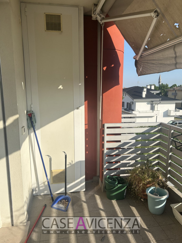 GRISIGNANO CENTRO - APPARTAMENTO PER LAVORATORI - AFFITTIAMO Appartamento con 4 posti letto, comp...