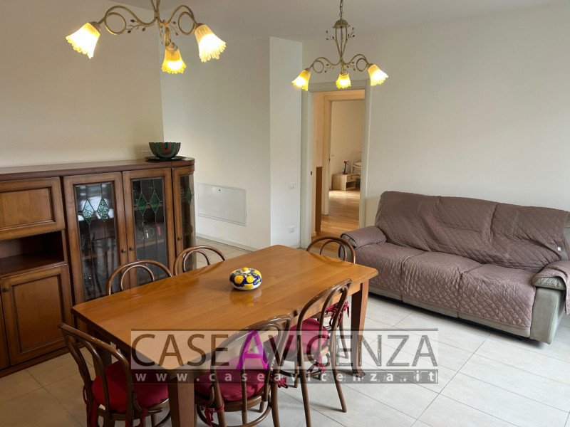 GRISIGNANO CENTRO - APPARTAMENTO ANCHE PER LAVORATORI - AFFITTIAMO Appartamento con 4 posti letto...