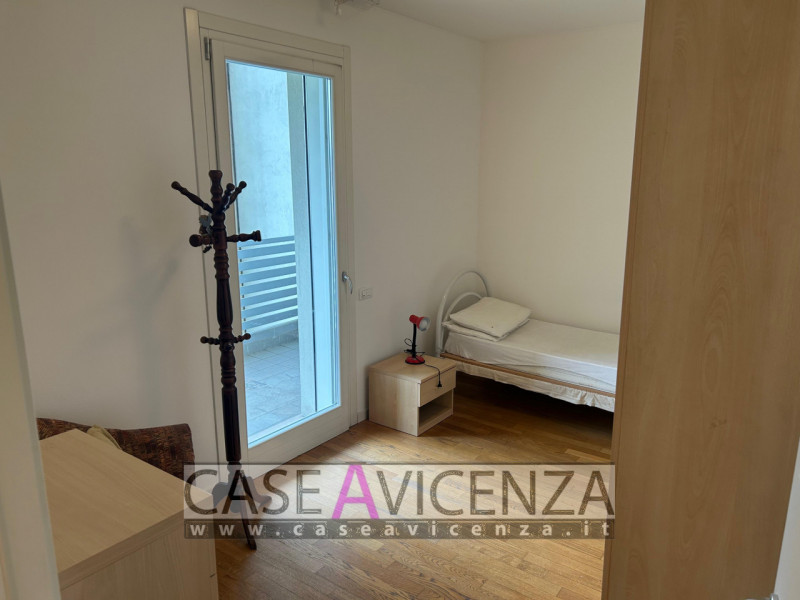 GRISIGNANO CENTRO - APPARTAMENTO ANCHE PER LAVORATORI - AFFITTIAMO Appartamento con 4 posti letto...