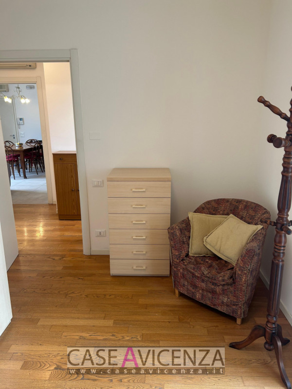 GRISIGNANO CENTRO - APPARTAMENTO ANCHE PER LAVORATORI - AFFITTIAMO Appartamento con 4 posti letto...