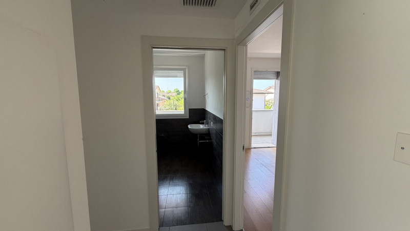 Scopri il tuo nuovo nido nel cuore di Perarolo, Vigonza! Ti presentiamo un esclusivo appartamento...