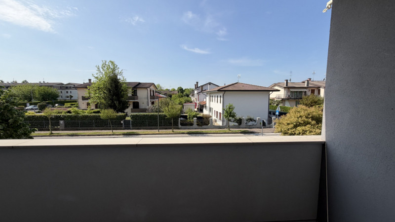 Scopri il tuo nuovo nido nel cuore di Perarolo, Vigonza! Ti presentiamo un esclusivo appartamento...