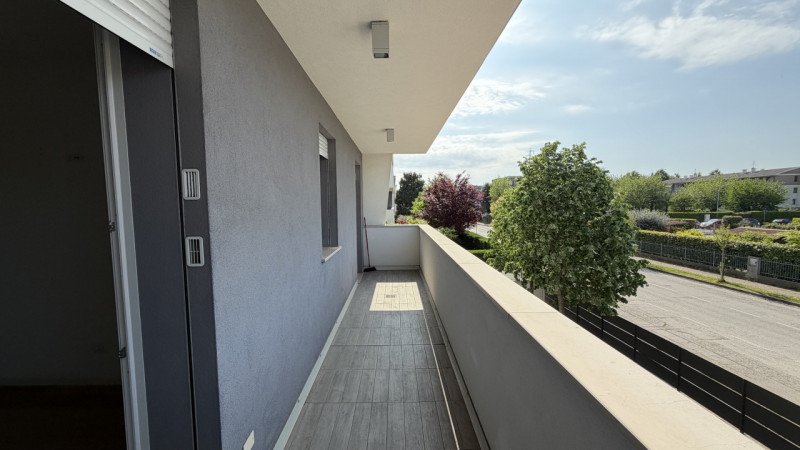 Scopri il tuo nuovo nido nel cuore di Perarolo, Vigonza! Ti presentiamo un esclusivo appartamento...