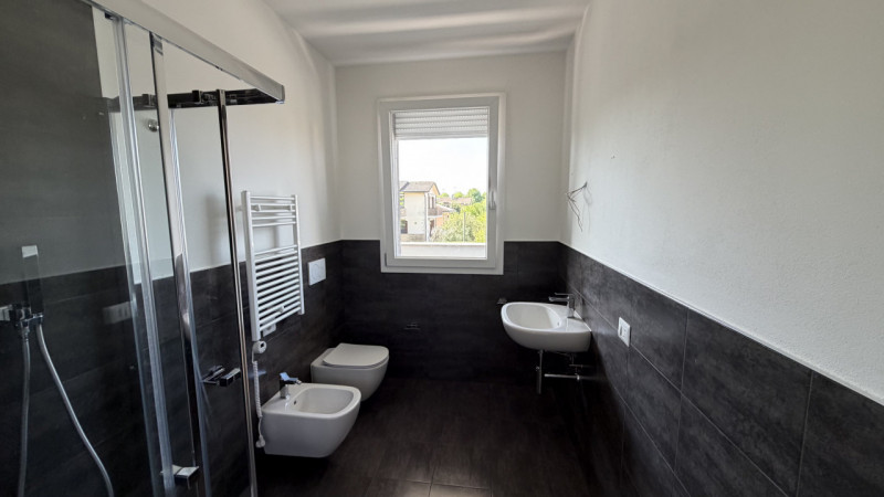 Scopri il tuo nuovo nido nel cuore di Perarolo, Vigonza! Ti presentiamo un esclusivo appartamento...