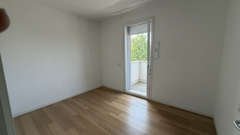 Scopri il tuo nuovo nido nel cuore di Perarolo, Vigonza! Ti presentiamo un esclusivo appartamento...