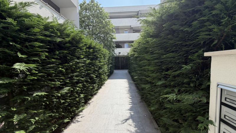 Scopri il tuo nuovo nido nel cuore di Perarolo, Vigonza! Ti presentiamo un esclusivo appartamento...