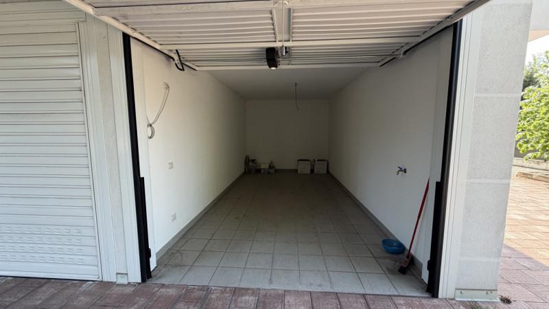 Scopri il tuo nuovo nido nel cuore di Perarolo, Vigonza! Ti presentiamo un esclusivo appartamento...