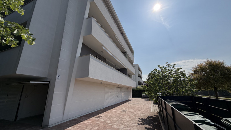 Scopri il tuo nuovo nido nel cuore di Perarolo, Vigonza! Ti presentiamo un esclusivo appartamento...