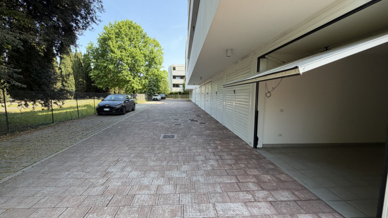 Scopri il tuo nuovo nido nel cuore di Perarolo, Vigonza! Ti presentiamo un esclusivo appartamento...