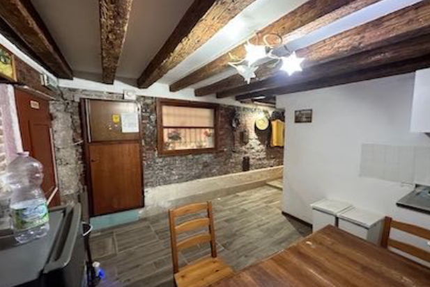 Rif. A.A.358-233

Vendita all'asta - abitazione su 4 livelli in data 29 maggio 2026

Descrizione:...