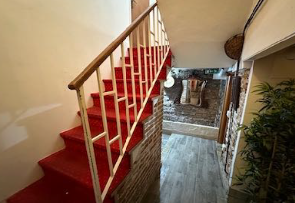 Rif. A.A.358-233

Vendita all'asta - abitazione su 4 livelli in data 29 maggio 2026

Descrizione:...