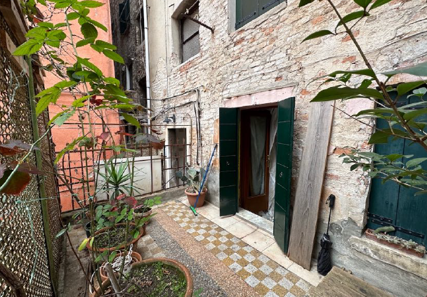 Rif. A.A.358-234

Vendita all'asta - appartamento al 1° piano in data 29 maggio 2026

Descrizione...