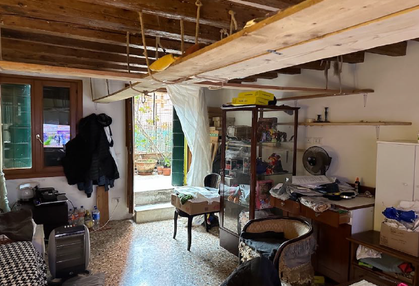 Rif. A.A.358-234

Vendita all'asta - appartamento al 1° piano in data 29 maggio 2026

Descrizione...